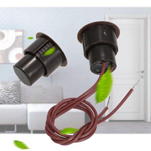 Magnetic door contact switch
