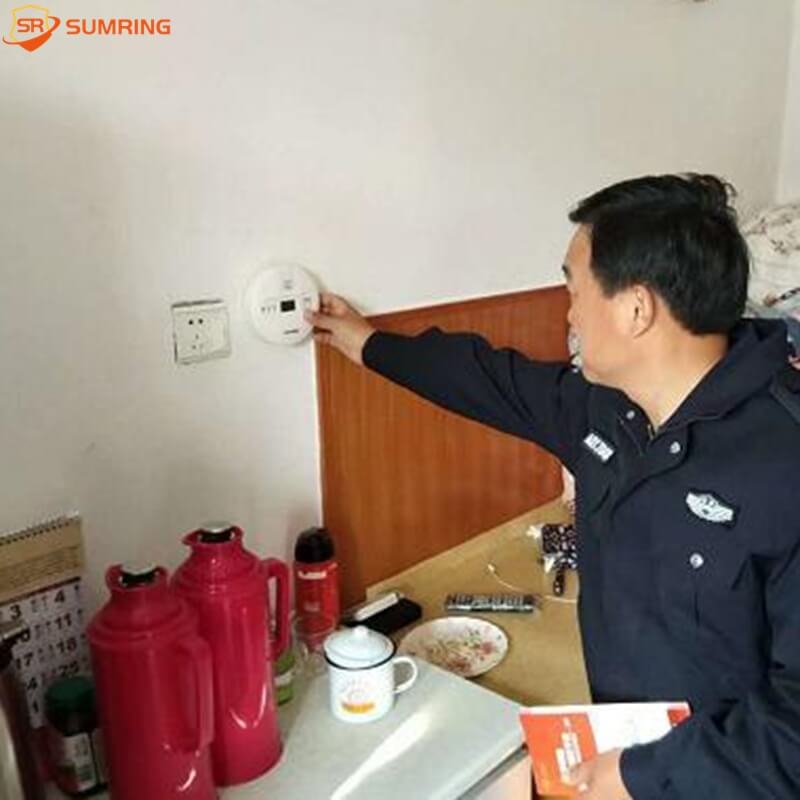 Send the alarm to the door to stay away from the threat of carbon CO poisoning